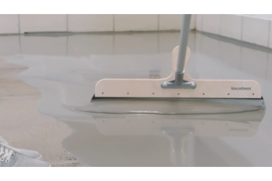 subfloorprep_spreading_self_leveller